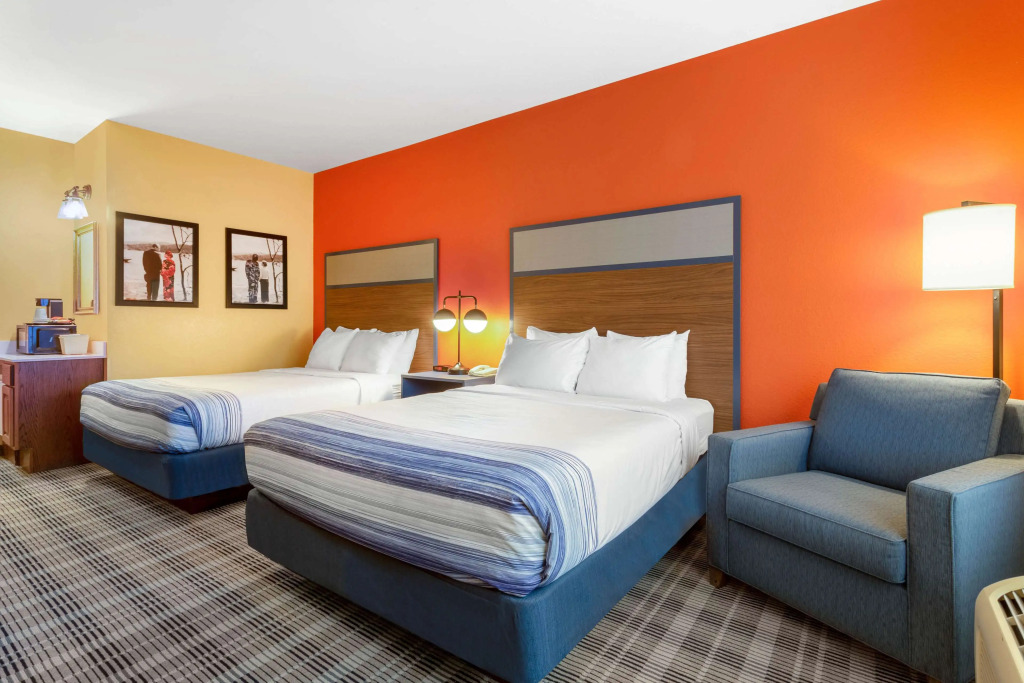 AmericInn by Wyndham Fulton Clinton