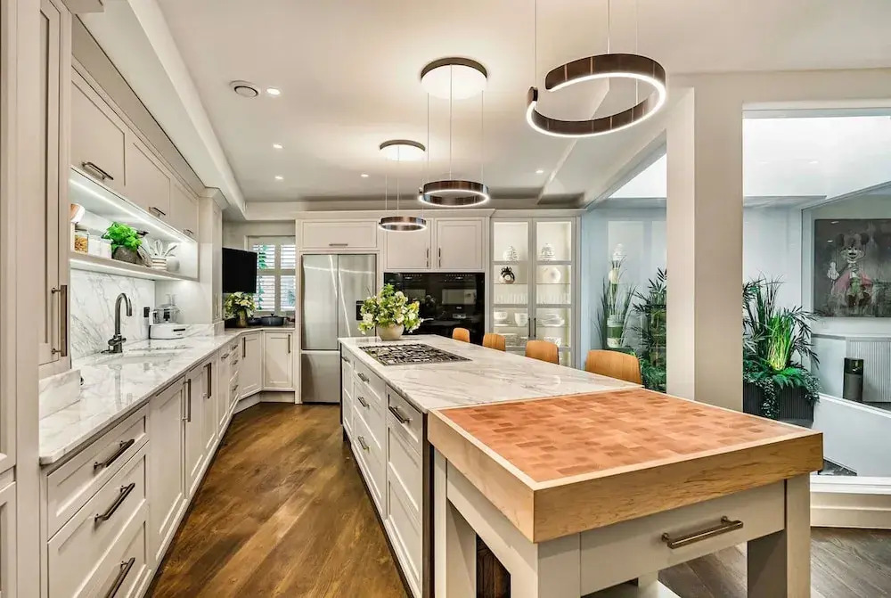 Luxury 3BR Mews Home w Courtyard AC Terrace