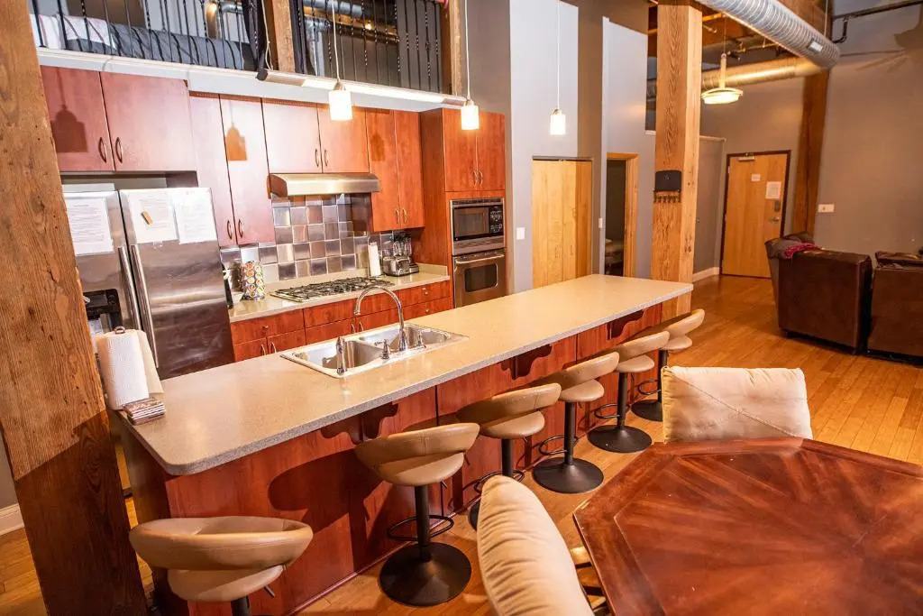 Georgia Street 4 Bedroom Condo Downtown!!