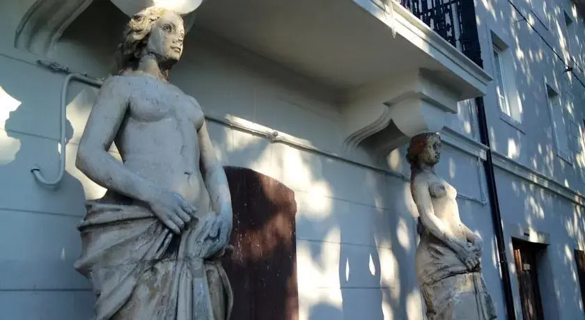 Alle Statue