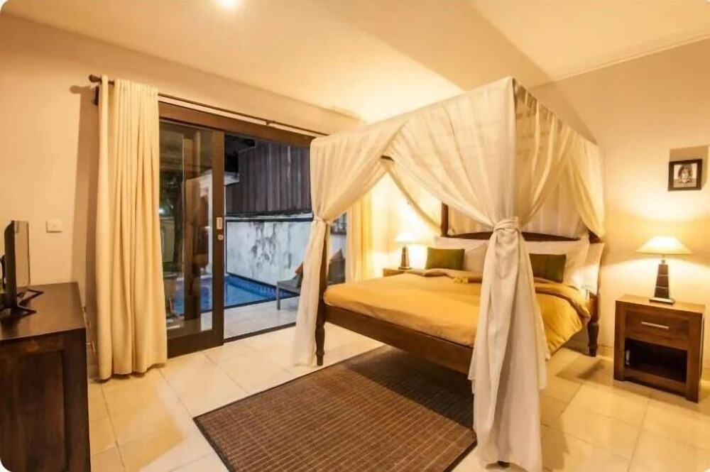 SMV . 5-BR · 5BR Pool Prime Area Walk to Beach N Shops Legian