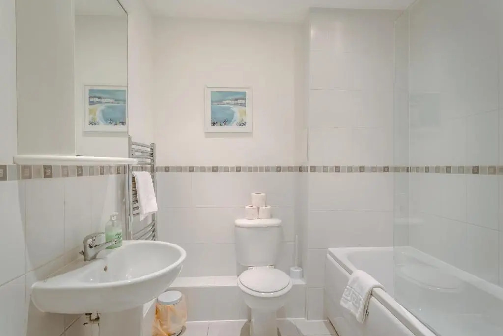 Luxury Hitchin Apartment, Great Town Centre Location - With Parking