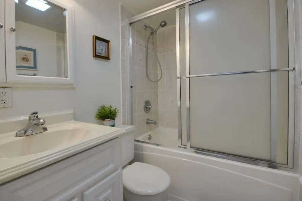 9400 1207 - 2 Br Condo