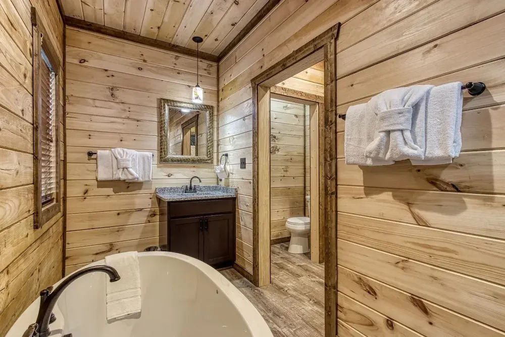 ERN840 - Splashin Chalet - Brand New Cabin with Indoor Pool! Great Location! cabin