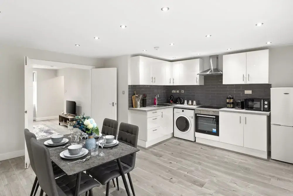 Spacious 2-floor Flat Near Weymouth Seafront