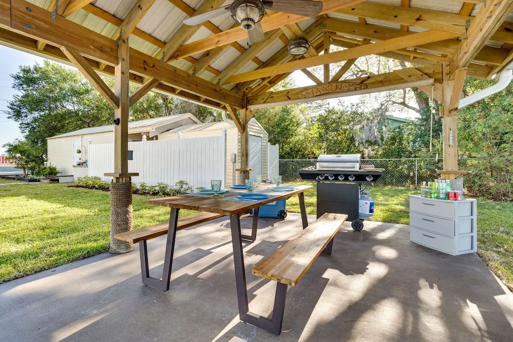 Lakefront Tavares Home w/ Deck, Patio & Dock!
