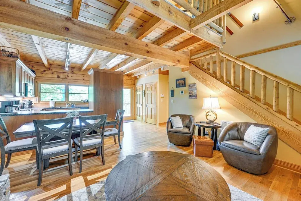 Cozy Retreat w/ Deck & Sapphire Resort Access!