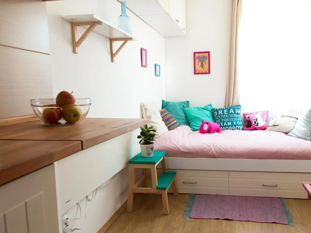 Self check-in eco studio - free street parking closeby