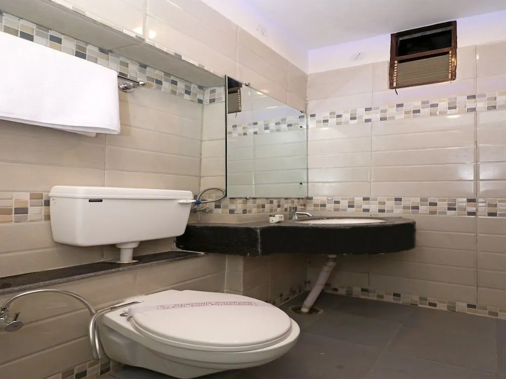 OYO 10991 Hotel Gagan