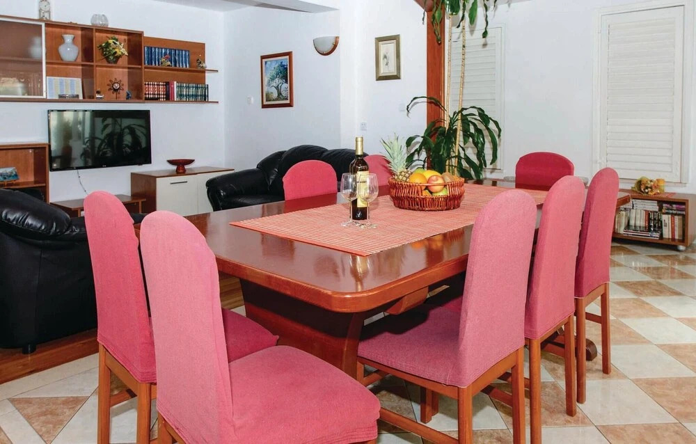 Beautiful Home in Dubrovnik With Wifi and 4 Bedrooms