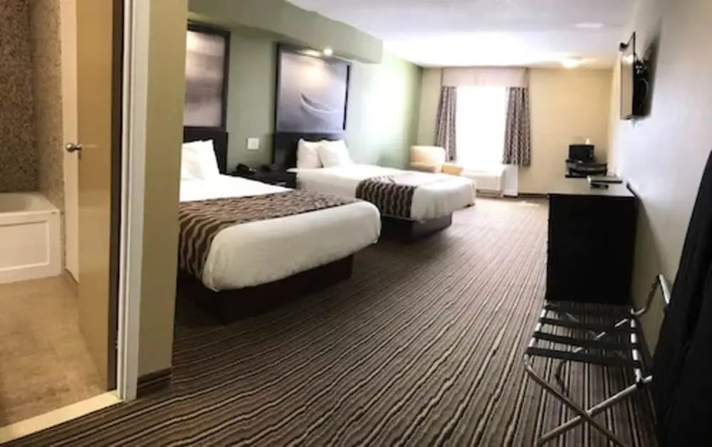 red maple inn and suites