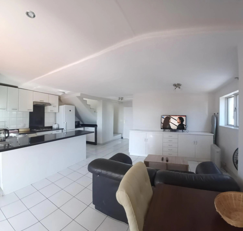 Mount Royal 09 - Large 1 bed with balcony