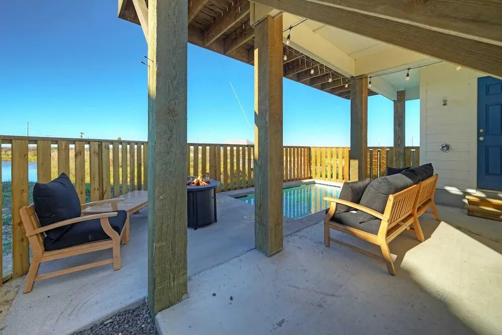 Sleeps 20 2 Homes w/ Beach Boardwalk Access, Water Canal Views, & Priv Pools