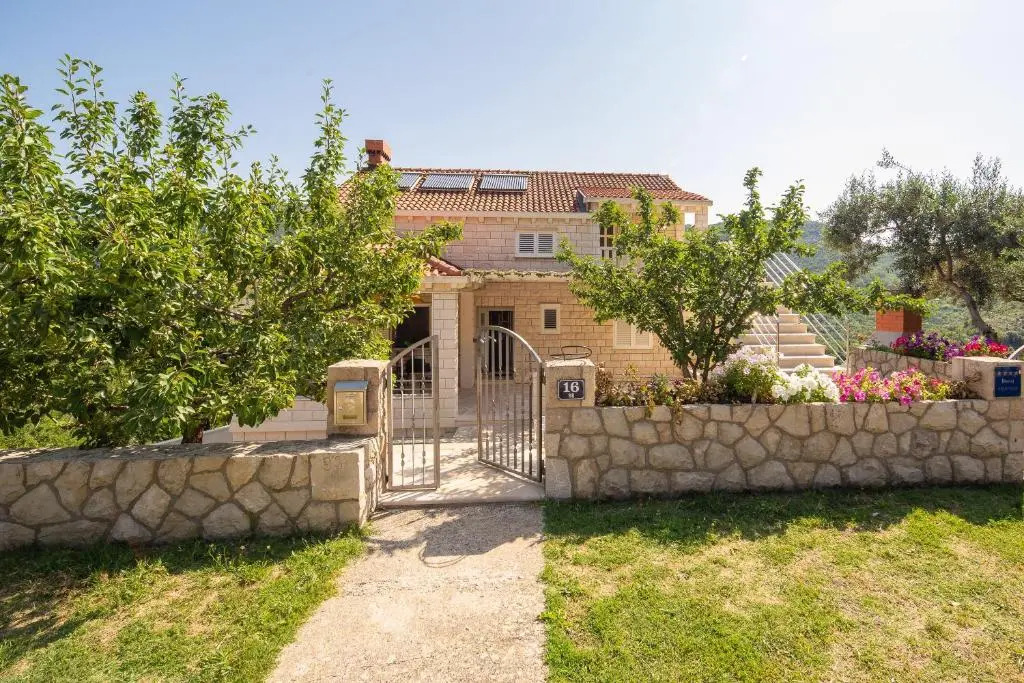 Green Paradise Apartments