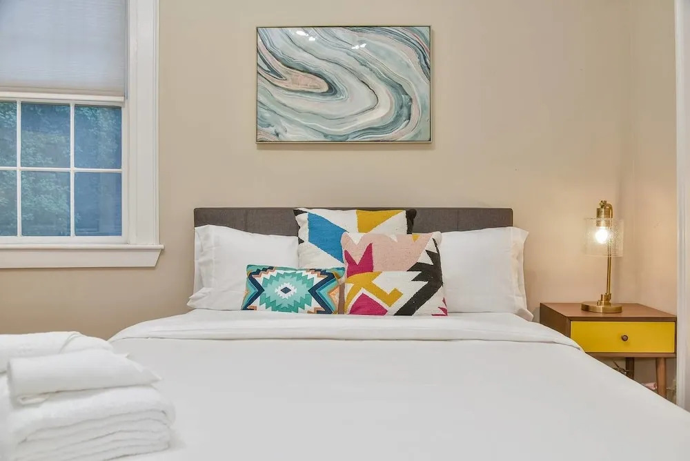 Spacious 1 BR Apt in Beacon Hill by Domio