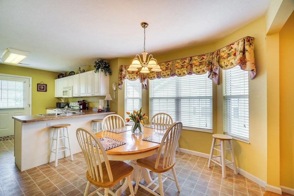 Pigeon Forge Home w/ Deck & Hot Tub Near Town!
