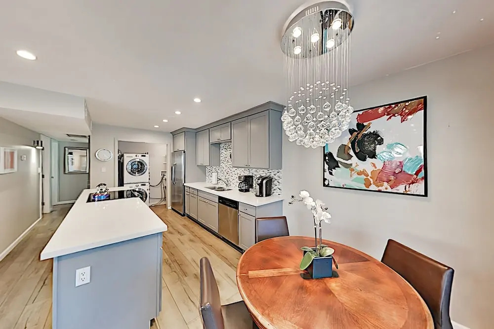 4916n73r 2 Bedroom Townhouse