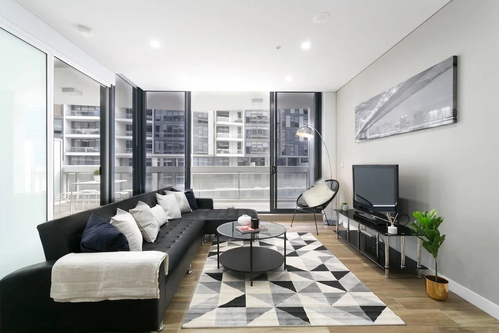 Chic CBD Pad + Pool + Gym + Sauna + Parking