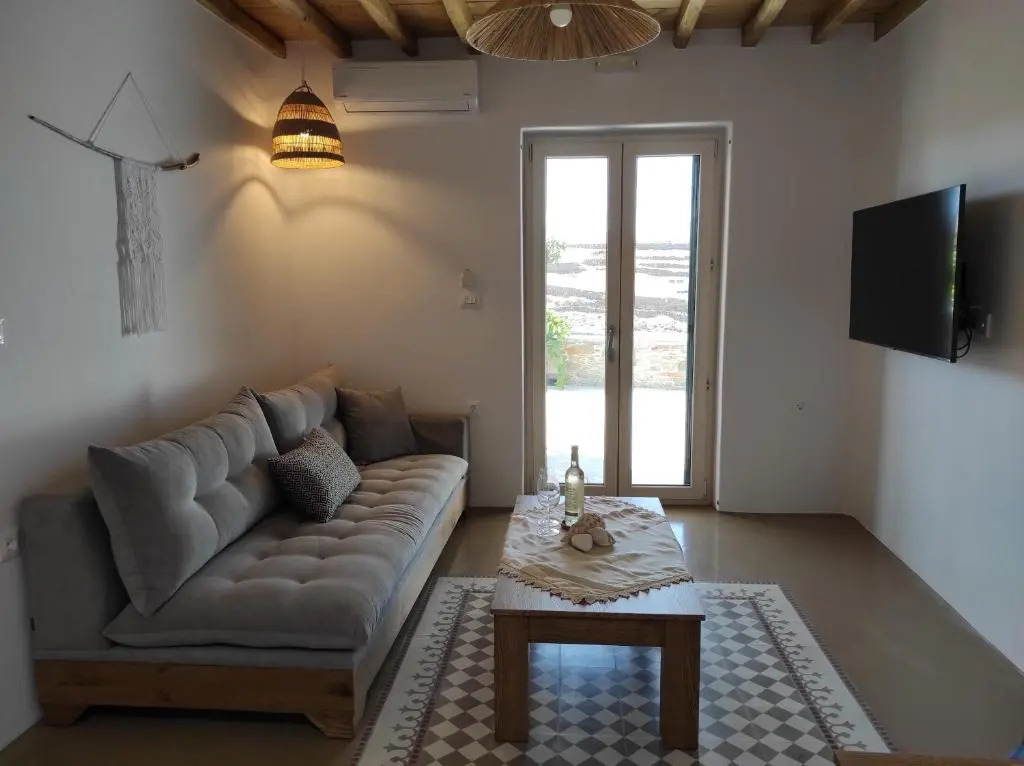 Traditional suites in Chora Kythnos #5