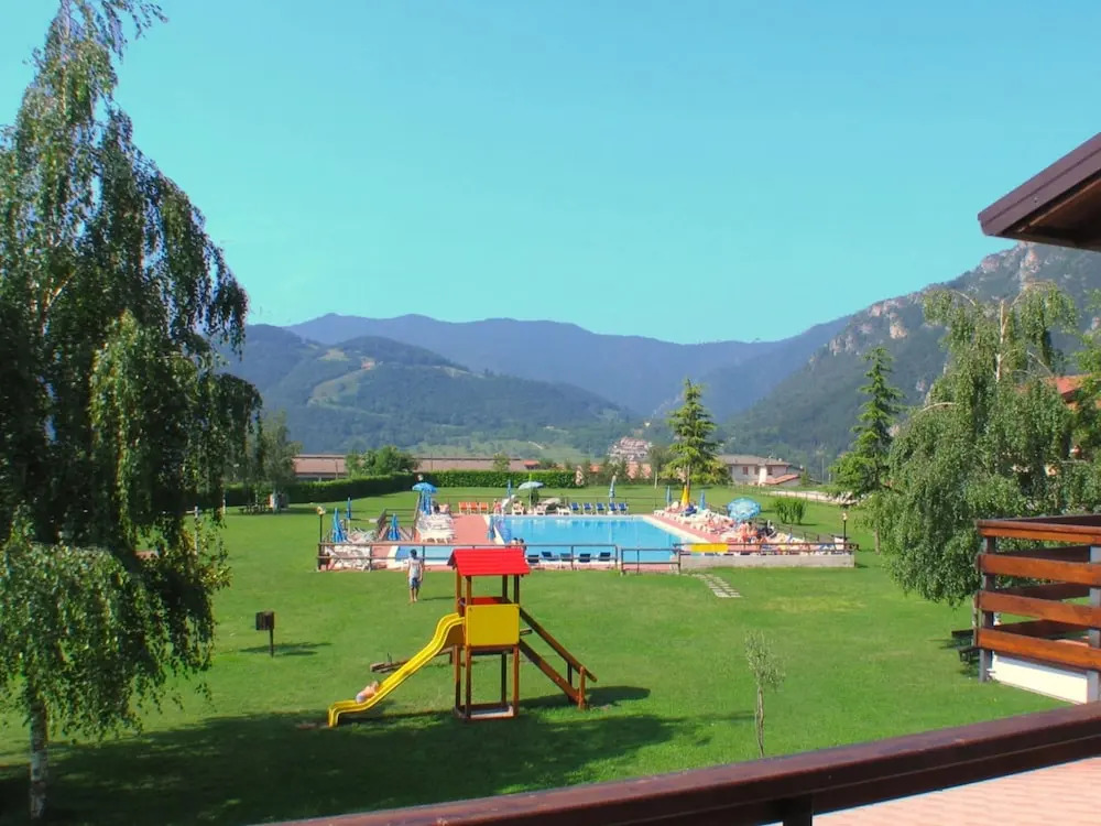 Lake Garda, Beautiful Residence Features Many Facilities