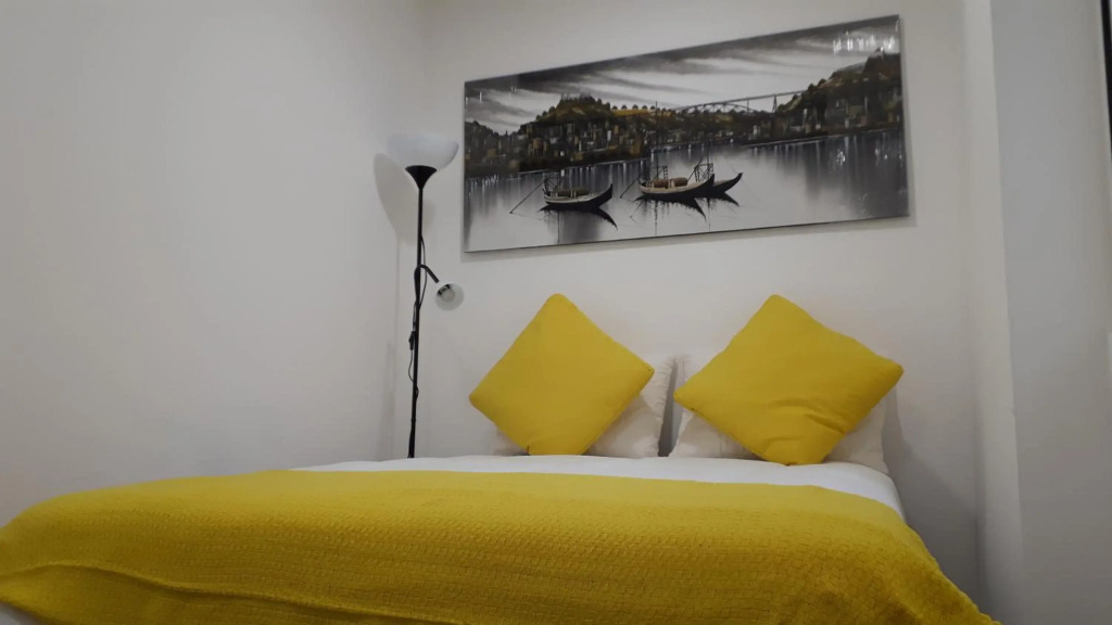 TMB  Oporto Station House