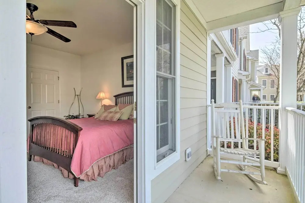 4 Mi to Bethany Beach: Sunny Escape w/ Porches!