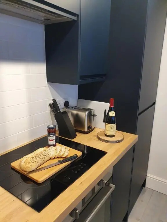 The Aviator - Stunning 1 bed with large balcony