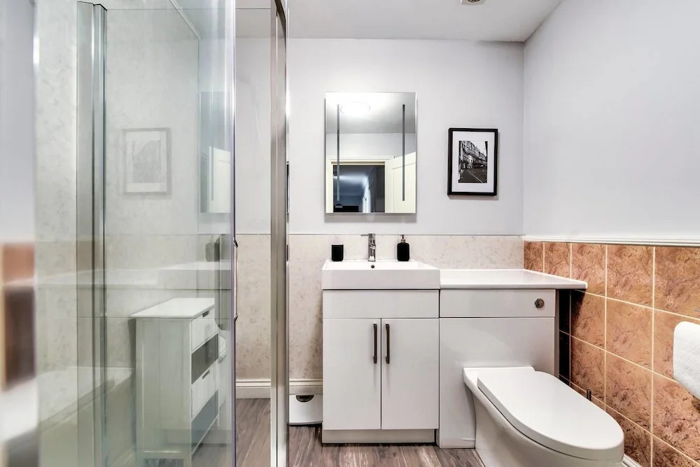 Beautifully Presented Flat, Close To City Centre