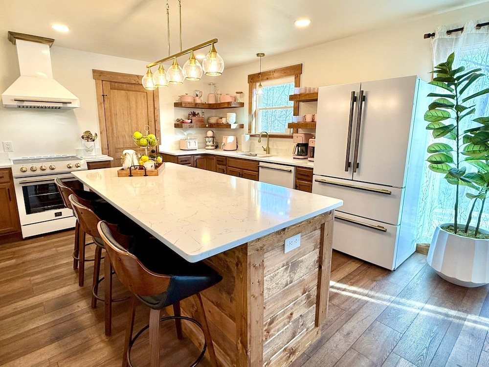 Dolly's Harmony Haven 3 Bedroom Cabin