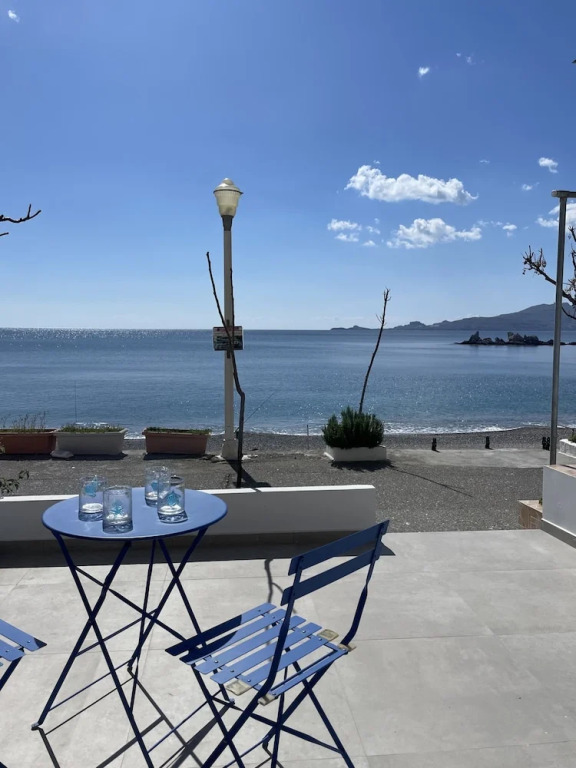 Charaki Escape Chic Seafront Studio