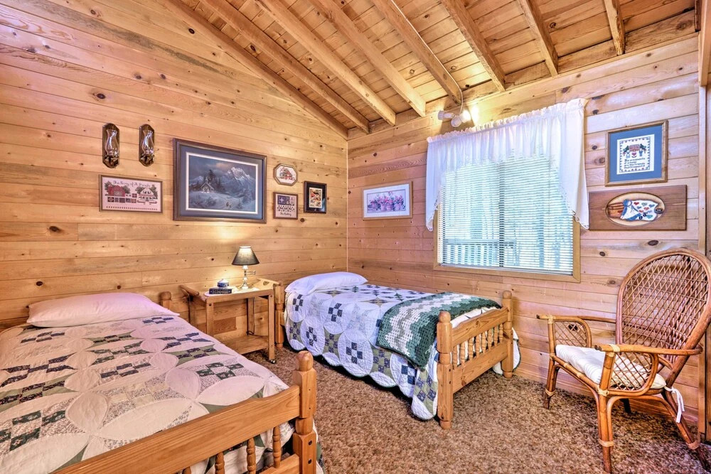 Cozy Cabin w/ Fireplace, Covered Deck & Gas Grill!