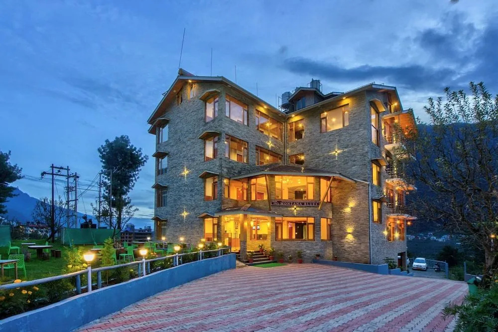 Snow Citys Montana Blues Resort Manali - Heated & Air-Cooled Stay