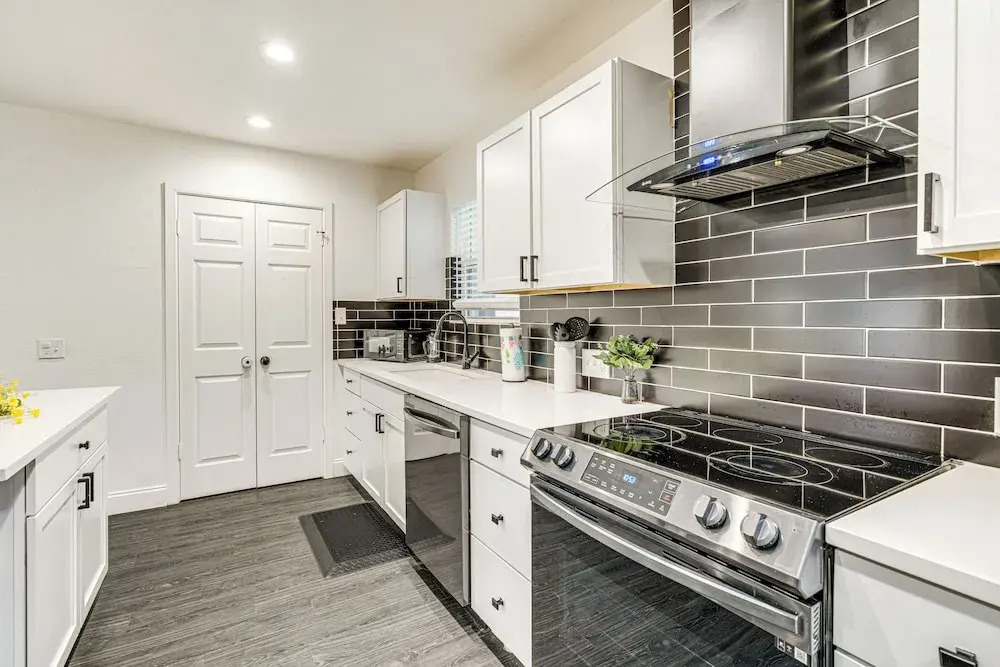 Private Hot Tub & Golf Course Views: Lakeway Gem