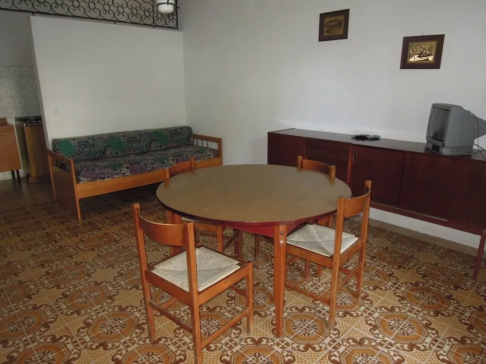 Peaceful villa with garden 500mt from the sea