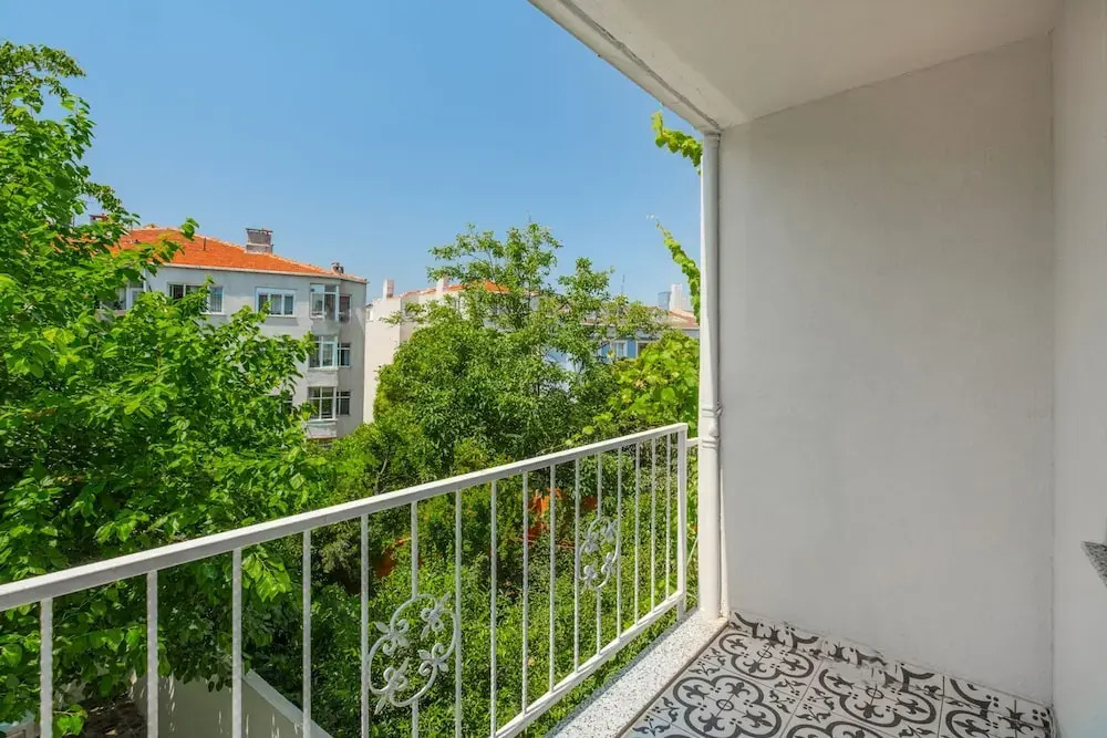 House w Garden 10 min to City s in Beyoglu