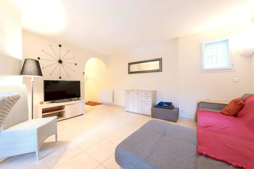 Apartment With one Bedroom in Saint-raphaël, With Enclosed Garden - 10
