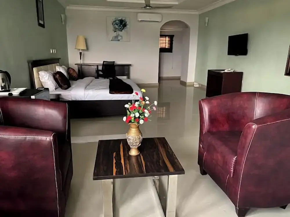 House 919 Suites And Apartments