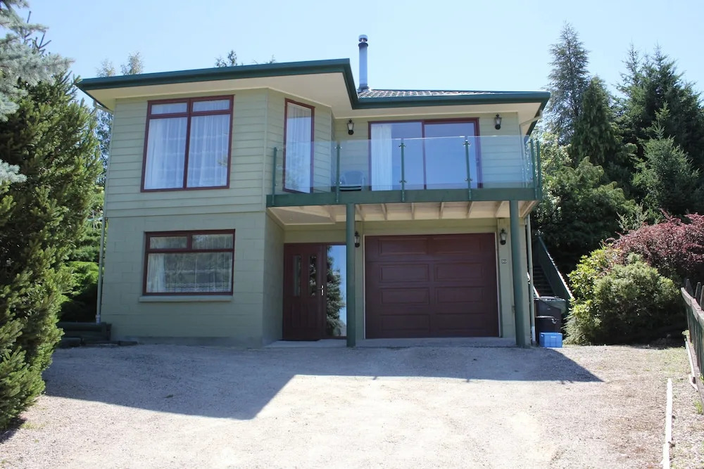 30 Chalet Crescent