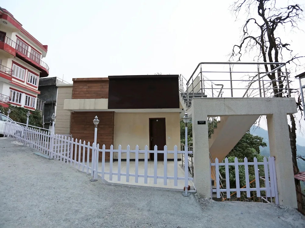 OYO 15210 Hotel Aashna