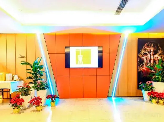 Yuyue Esports Hotel (Shanghai Hongqiao Airport Hangzhong Road Subway Station Store)
