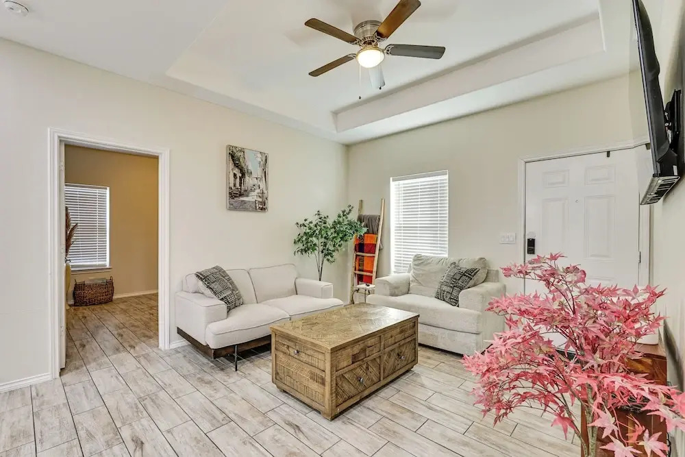 2 Mi to DHR Health: Commuter-friendly Pharr Apt