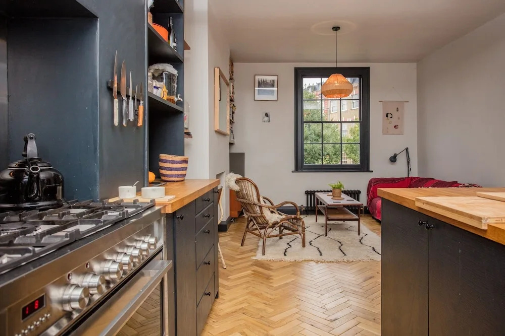 Stunning 2 Bedroom House in De Beauvoir Town