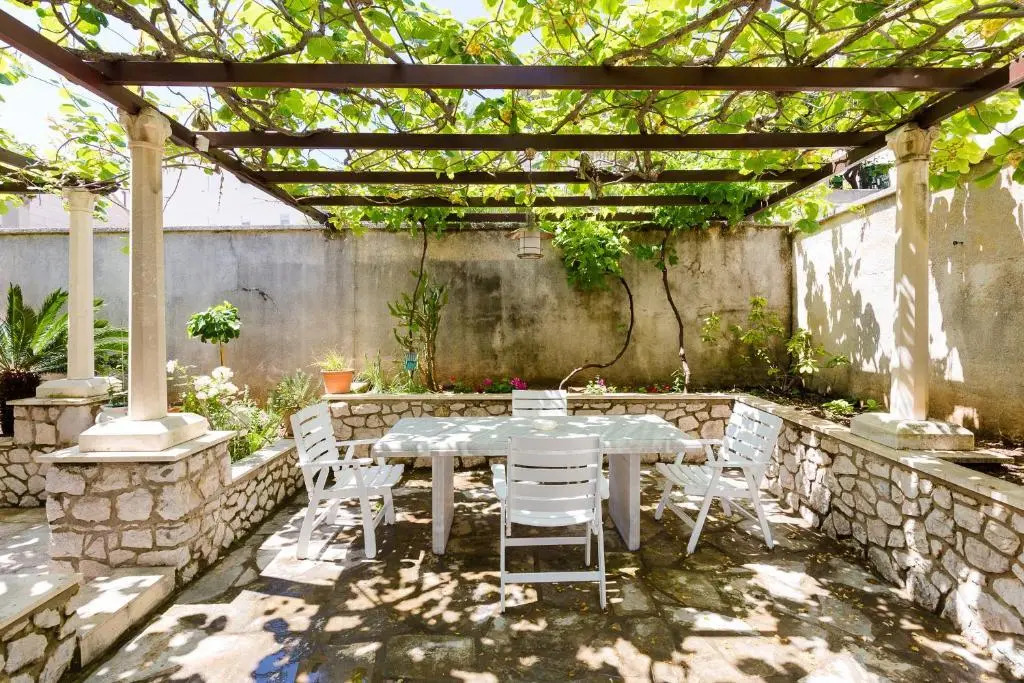 Guest House Steel