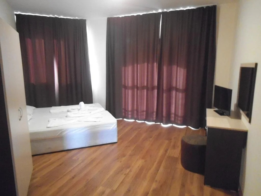 Hotel Seasons 3