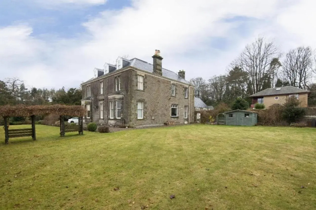 OYO Ashlea Manor