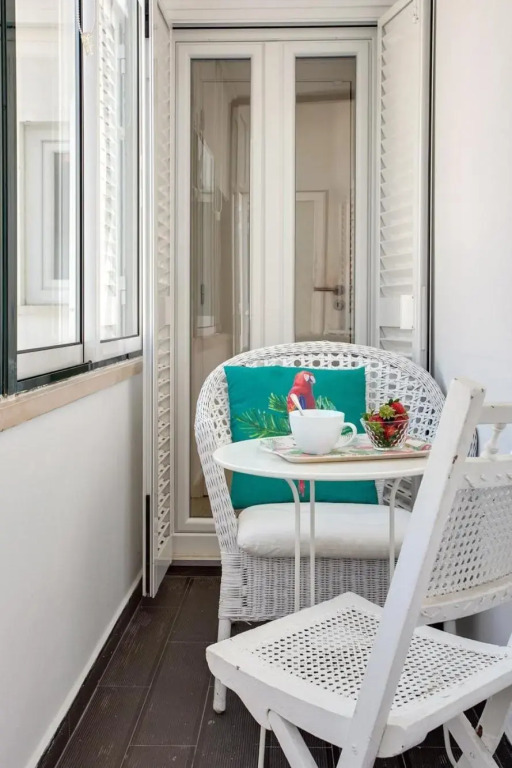 Modern 2 Bedroom Apartment in Estrela with Outside Terrace! Amazing for Families, Couples, Friends