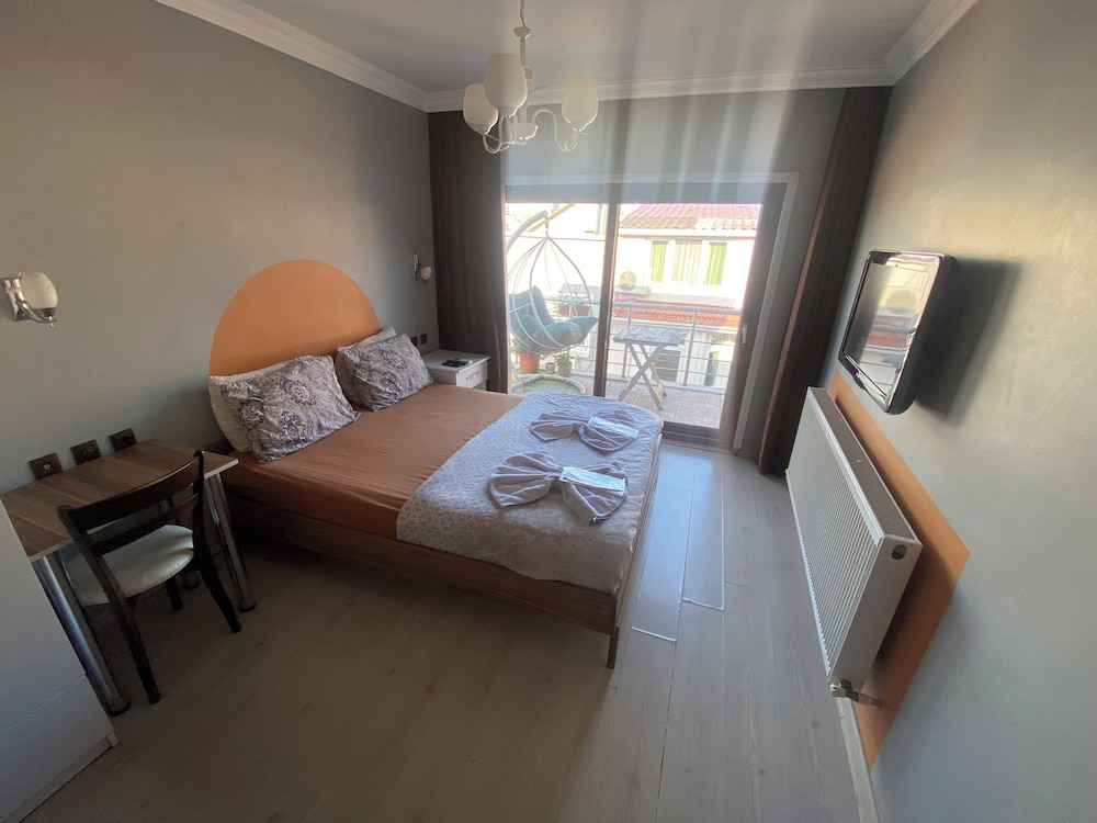Omar Suite 360