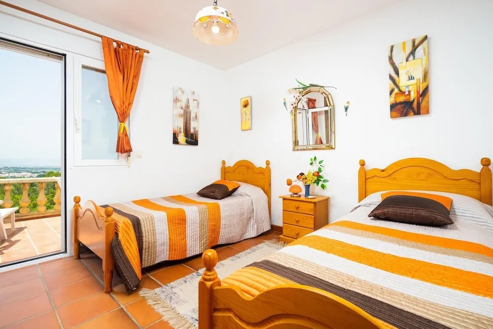 Comfortable 4-bed Villa With Panoramic Views