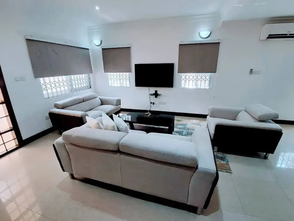 Stylish 3 Bedroom House Near Airport & Marina Mall