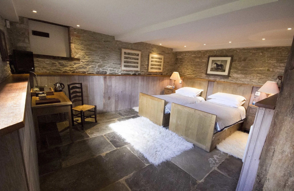 Old Downton Lodge
